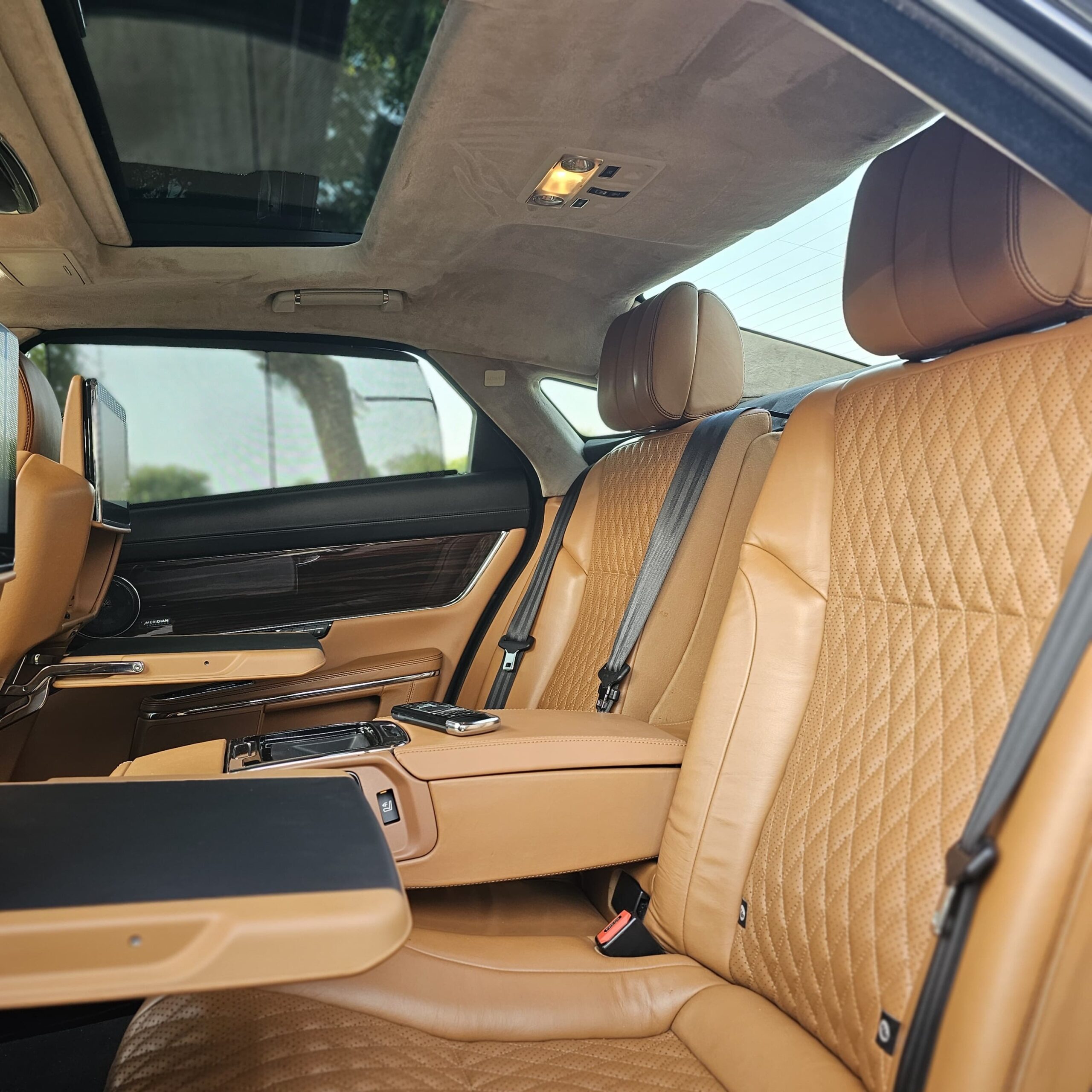 Jaguar XJL V6 Portfolio 3